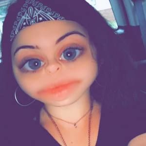 Meet your Posher, Layna